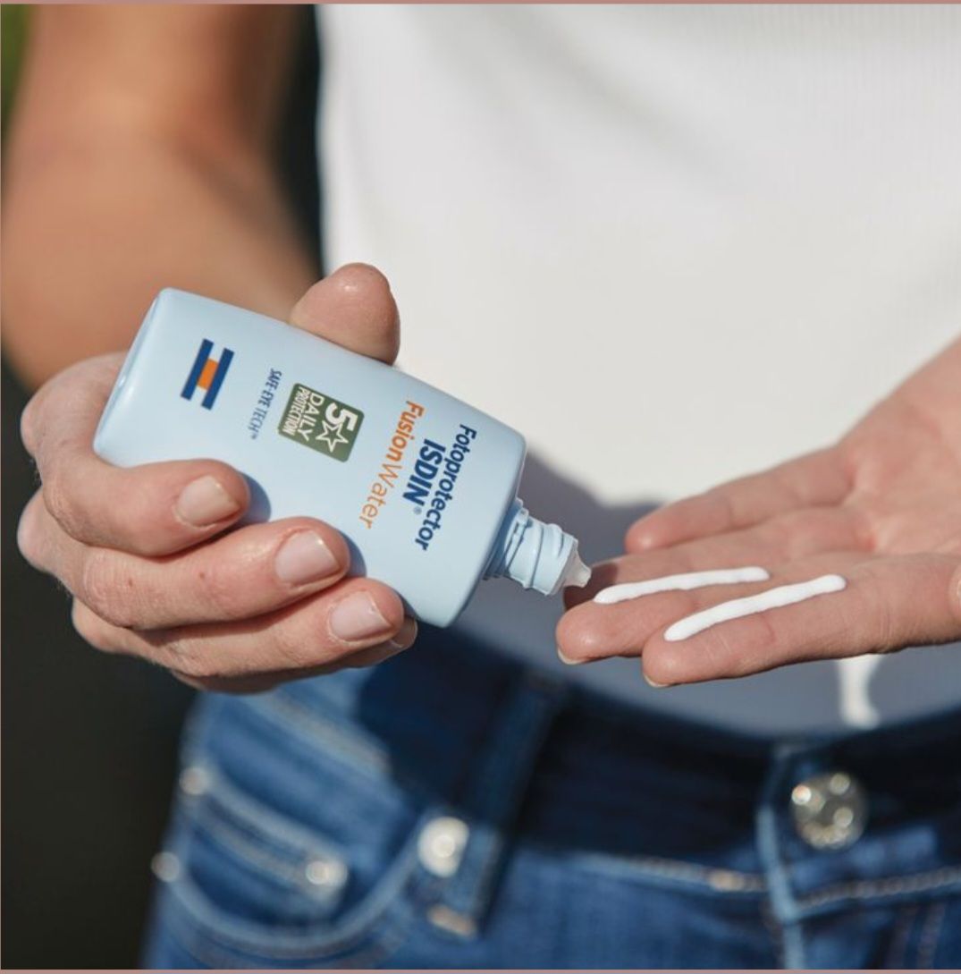 ضد آفتاب فیوژن واتر SPF50 مناسب انواع پوست 50 میلی‌لیتر
